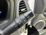 操作しやすい位置に配置されたウインカーレバー。確実な操作感で、安全な車線変更をサポートします。