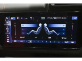 エアコンは運転席と助手席それぞれで温度の調節が可能です。