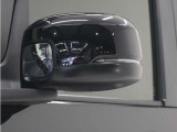 ◆ドアミラーウインカー◆ドアミラーにウインカーを装備しています。対向車に自身の進行方向を合図し安全に運転できます。