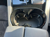 快適なショールームにて、お車選びのお手伝いから、ご購入後の整備待ちまで、ご対応致します。