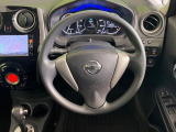 インテリアに合わせたデザインのステアリングは、運転される方のことも考え、運転しやすい形状、大きさです。是非一度、実際に触ってお確かめください。