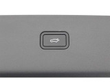 テールゲートは、電動オープンです。ゲートの開閉の高さは、お好みの高さで調整できるので、身長や駐車場に合わせて設定が可能です。