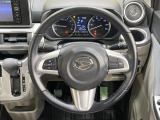 インテリアに合わせたデザインのステアリングは、運転される方のことも考え、運転しやすい形状、大きさです。是非一度、実際に触ってお確かめください。
