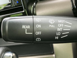 ワンアクションでワイパー操作が可能。悪天候時でも視界を確保し、安全運転をサポートします。