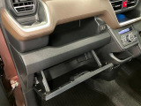 グローブボックスなどの多彩で便利な収納が設けられています。グローブボックスなどの多彩で便利な収納が設けられています。