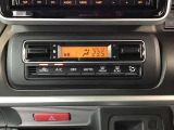 空調はAUTO エアコンですので、温度設定するだけで後は車が管理してくれます。快適な室内空間です!