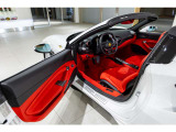 ROSSO FERRARI内装は高品質レザーを採用し高級感もあり満足度も高い仕様となります。