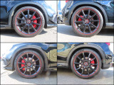 純正20インチアルミホイールに235/40ZR20の組み合わせです。
