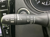 雨天時でも、視界をクリアに保つためのワイパー操作をスムーズに行えます。運転状況に合わせて、最適なワイパーモードを選択可能です。