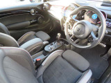 オットマン付きなので、長時間運転でも疲れにくいです♪