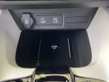 さまざまなデバイスの充電に対応。使い勝手の良い充電環境を備えています。