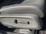 運転席側の電動シート操作部です。