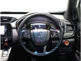 グリップのいい本革巻ステアリングです!ちょうどいい太さと大きさで運転がしやすいです。