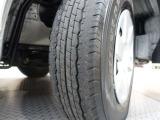 タイヤサイズは195/80R15となっております♪