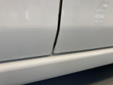 運転席ドアにキズあります。