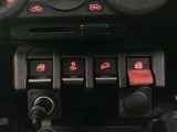 パワーウインドウも付いていますので、窓の開け閉めもスイッチ一つで簡単に行うことが出来ます。