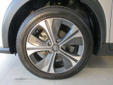 純正17インチアルミホイール。タイヤサイズは205/55R17です。【FR1720-5、FL4121-6、RR1720-6、RL1620-6】