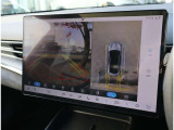 【360度サラウンドカメラ】 駐車時に便利な車両を上方から見たような360&deg;モニター。フロント・リア・サイドの映像に切り替えが可能です。