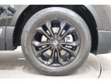 純正のアルミホイールが足元を飾ります!タイヤサイズは235/60R18となります。