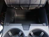 中古車を購入する場合、「車両本体価格」に加えて、税金や手数料などの「諸費用」を支払う必要があります。「法定費用:自動車税や自賠責保険等の国や自治体に払うことが法律上義務付けられている費用」「販売店手数
