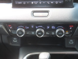 オートエアコンは温度を設定すれば自動で快適な状態をキープしてくれるので、運転中の温度操作が減り、安全面でも安心です。