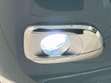 メッキベゼル付きLEDフォグランプ LEDの明るい光が霧の発生や悪天候時に視界確保をサポートします!