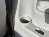 後席にもドリンクホルダーがついておりますので、後席の方でも不便することなくロングドライブが楽しめます(*^^*)