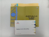 ナビの取扱説明書、メンテナンスノートが付属しております。