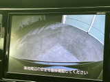 後方確認をサポートするカメラ表示。安全な運転をサポートし、駐車時にも役立ちます。