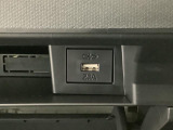 【オートエアコン】AUTOボタンを押してお好みの温度を設定!快適な室温でドライブをお楽しみいただけます♪