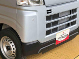 死角になりやすい左右方向の障害物をブザーで知らせてくれるコーナーセンサー搭載