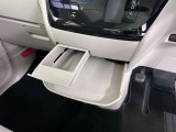 【ドリンクホルダー】さまざまな場所にございますので便利ですよ。