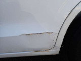 傷が気になるお客様は是非、現車を見にお越しいただければ思います。スタッフがお客様のご不安を払拭できるように誠心誠意ご案内させて頂きます。