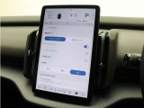 パイロットアシストは、渋滞中でも車線を維持するようにステアリング操作をアシストし、前走車や隣接車線の他車と接触するリスクを低減させてドライバーの疲労を軽減。単独走行中でも作動させることができます。