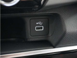 ◆USBチャージャー◆使いやすい場所に装備されています。