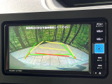 【バックカメラ】駐車時に後方がリアルタイム映像で確認できます。大型商業施設や立体駐車場での駐車時や、夜間のバック時に大活躍!運転スキルに関わらず、今や必須となった装備のひとつです!