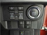 両側パワースライドドアなので、荷物で手がいっぱいの時でも無理なく開ける事が出来ます。