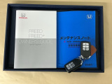 メンテナンスノート【点検整備記録簿・保証書】、取説も揃ってます。スマートキーはバッグなどにしまったままボタン操作でエンジンの始動・停止ができて大変便利です