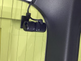 後方にもドライブレコーダーのカメラが付いています。前後両方でお車の周りを監視・記録いたします。