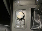 運転操作しやすい位置にあるシフトレバー