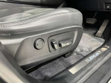 パワーシート搭載。微妙な調整が手軽にでき、ピッタリのポジションで運転することが可能です。