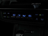 運転席側・助手席側それぞれに温度設定ができる風量自動調整のオートエアコンを装備!直感的な操作フィーリングのピアノタッチ式スイッチを採用しています☆