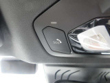 SOSコール装備です。緊急時は遠慮なく押してください。BMWメーカーエマージェンシーに直結致します。