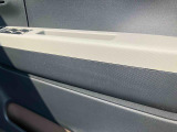 キズ・凹みその他情報*運転席ドアの内側にペットの爪によるものと思われるひっかきキズが複数あります。