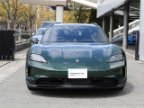 アダプティブ クルーズコントロールは、先行車との一定の距離を維持するよう走行速度を自動的に制御し、予め設定した車間距離を保ちます。