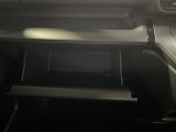 収納スペースになります!車検証入れなども入ります♪