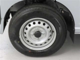 装着タイヤサイズは、145/80R12です。