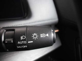 ハイビームアシスト  ハイビームアシストカメラにより先行車または対向車のランプや街路灯などの明るさを検知して、ヘッドランプが上向きの時に下向きへの切り替えや上向きへの復帰を自動的に行います。