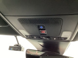 【SOSボタン】体調が悪くなったときや、事故に遭遇したとき、あおり運転にあっている時など、緊急時にボタンを押すと緊急サポートセンターにつながり、オペレーターが警察・救急への取次ぎを行います。