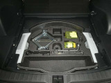【車載工具】タイヤ交換には必需品ですね!万が一に役立つ工具です。緊急時に備え、使い方をしっかり覚えておきましょう。